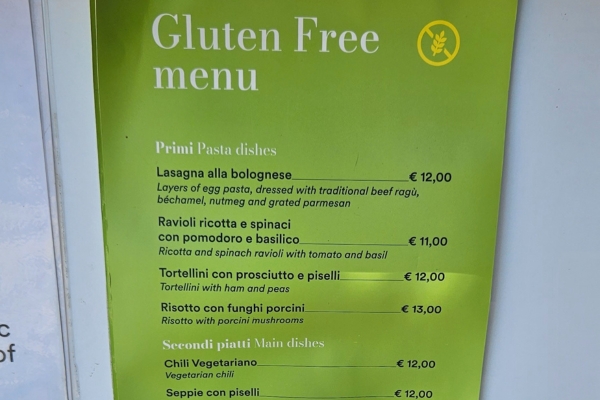 Glutenvrij-eten-in-Toscane_-HU-Montescudaio-Village-glutenvrije-restaurant-menukaart